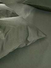 Last inn bildet i Galleri-visningsprogrammet, Høie | Harmoni | Sengesett i steinvasket sateng | Dempet grønn