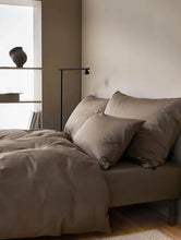 Last inn bildet i Galleri-visningsprogrammet, Høie | Harmoni | Formsydd Laken i Sateng | Valnøtt