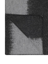 Last inn bildet i Galleri-visningsprogrammet, Matterhorn Ullpledd | 130x200 cm | Koksgrå