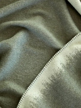 Last inn bildet i Galleri-visningsprogrammet, Matterhorn ullpledd | 130x200 cm | Grønn