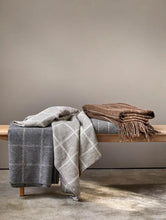 Last inn bildet i Galleri-visningsprogrammet, Storebjørn ullpledd | 130x180 cm | Naturlig brun