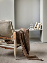 Last inn bildet i Galleri-visningsprogrammet, Oppdal ullpledd | 130x200 cm | Mørk Brun