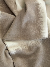 Last inn bildet i Galleri-visningsprogrammet, Matterhorn Ullpledd | 130x200 cm | Beige
